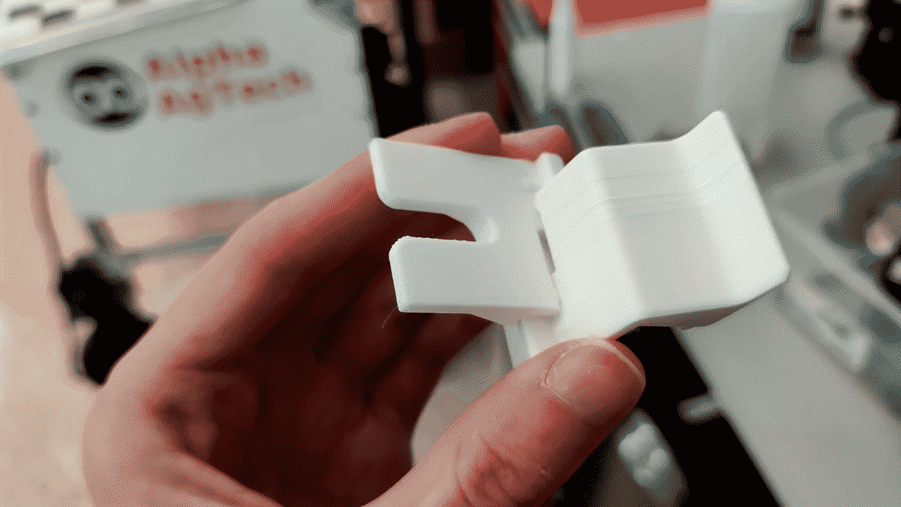 Wall organizer snapping