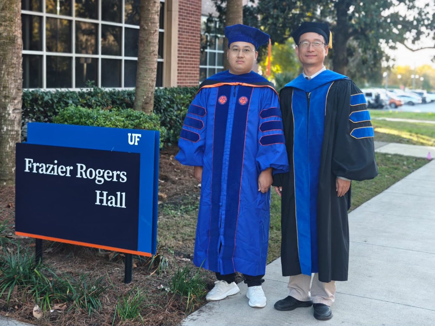 Picture of Lizhi and Dr. Li in front of Frazier-Rogers.